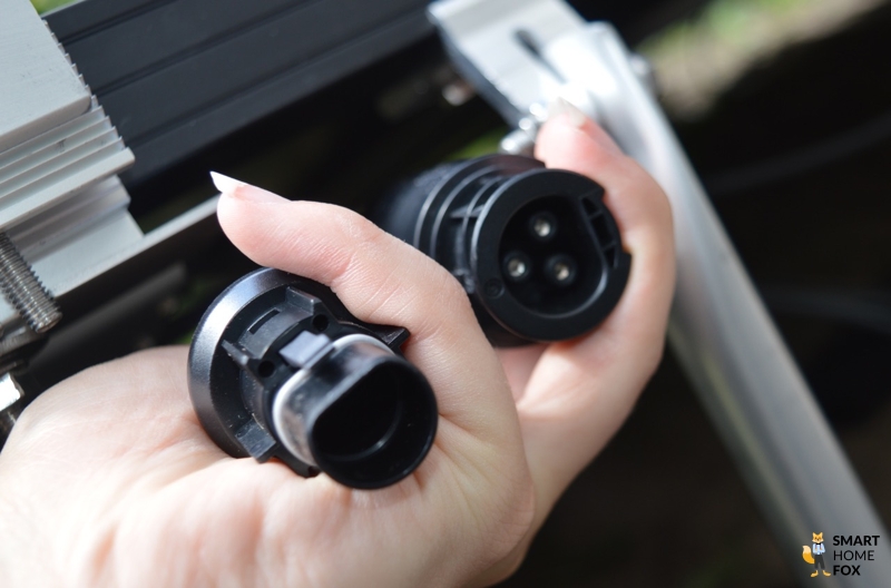 Stecker des Yuma Inverters und Abdeckung für diesen